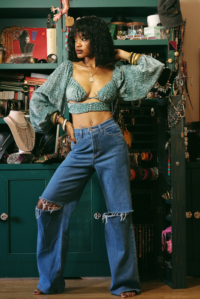 DAPHNE MID RISE 90's DISTRESSED JEANS