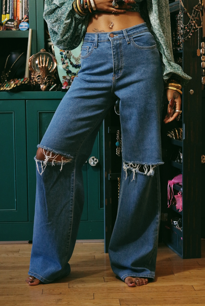 DAPHNE MID RISE 90's DISTRESSED JEANS