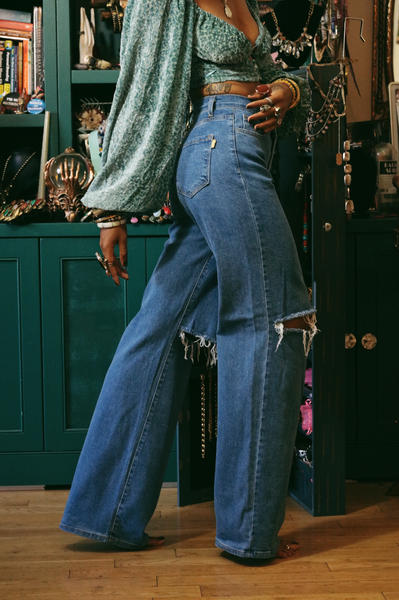 DAPHNE MID RISE 90's DISTRESSED JEANS