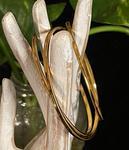 Artharine Gold Bangles